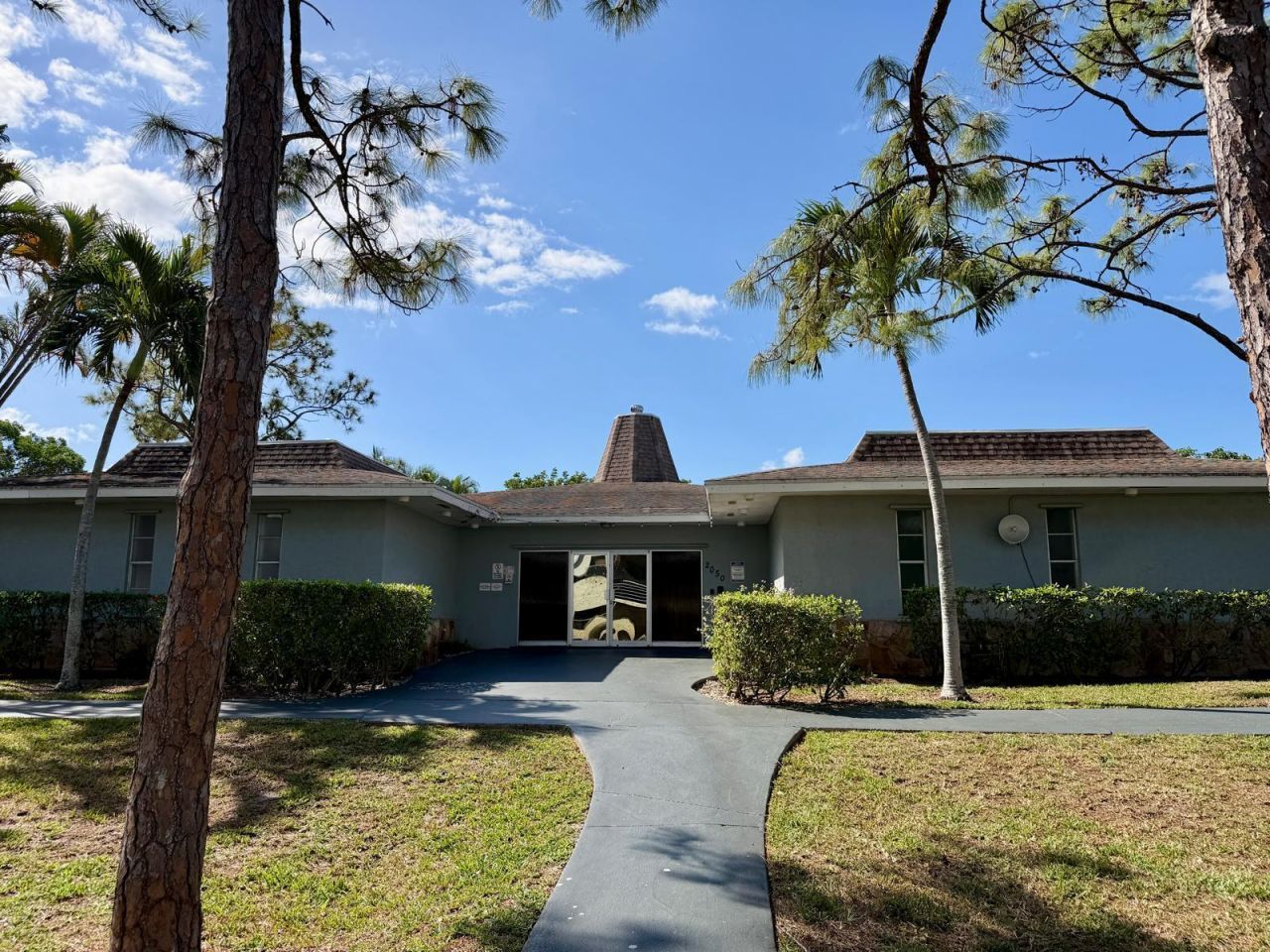 2000 Springdale Boulevard, Unit 102, Palm Springs, FL 33461 Photo