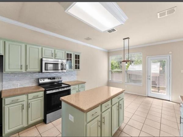 1801 Sharpsbury Drive, Euless, TX 76040