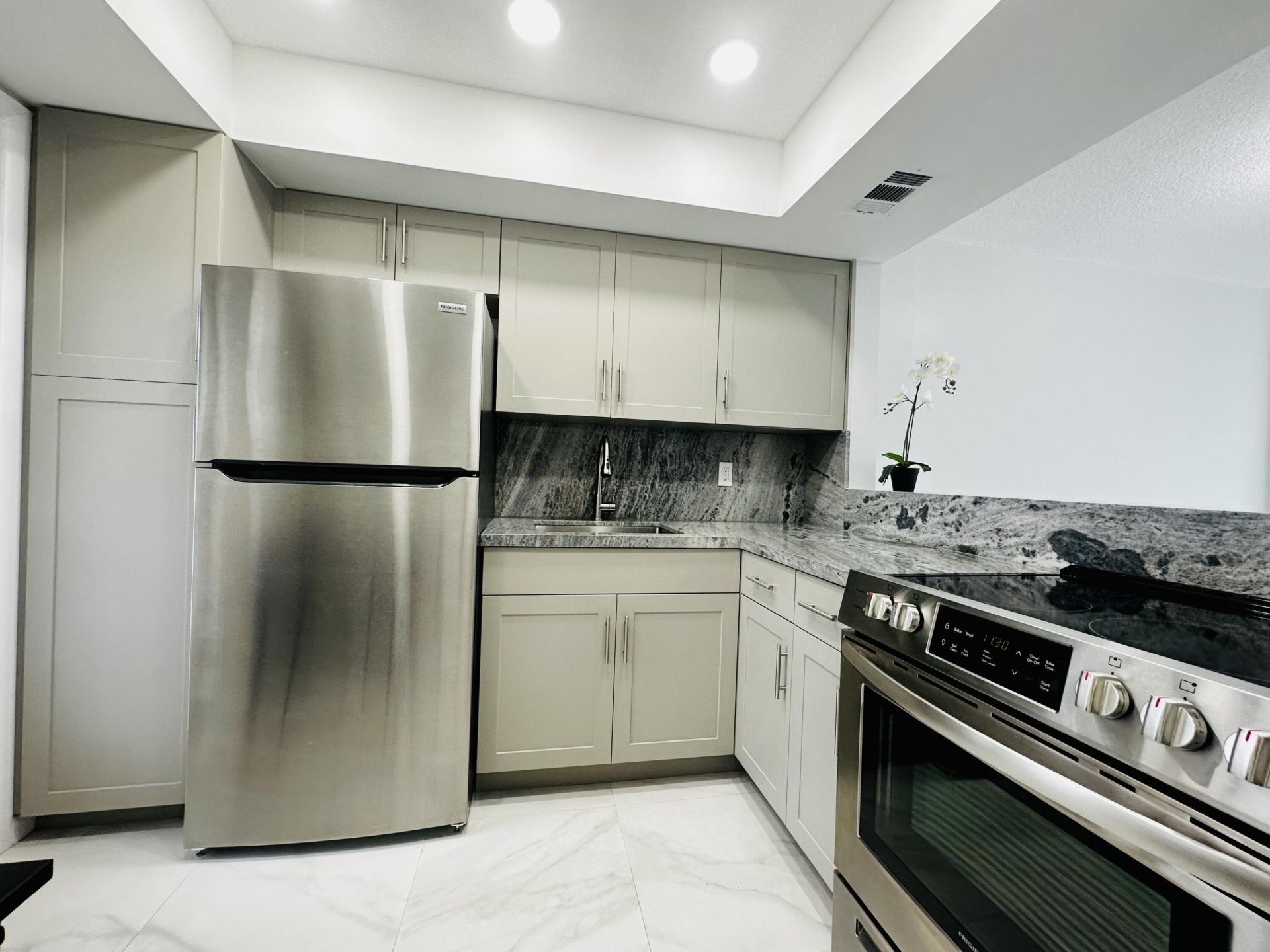 1333 E Hallandale Beach Boulevard, Unit 302, Hallandale Beach, FL 33009 Photo