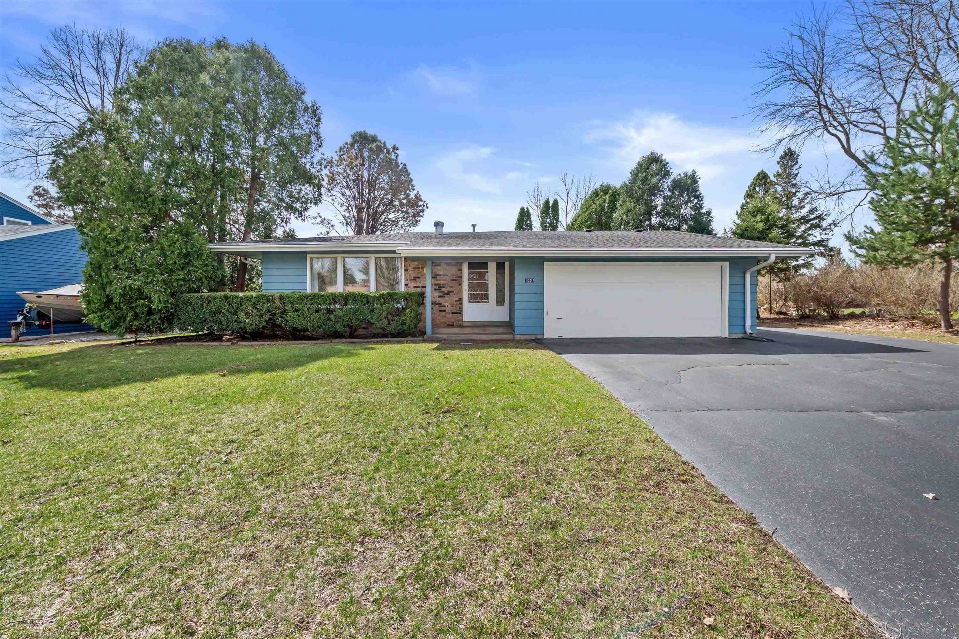 1007 Dona Road, Hartland, WI 53029 Main Photo