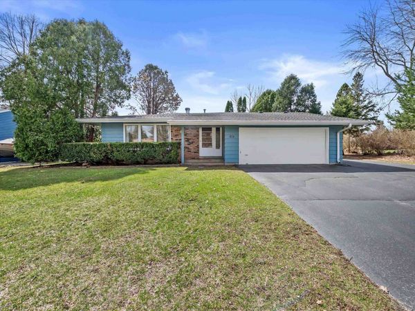 1007 Dona Road, Hartland, WI 53029