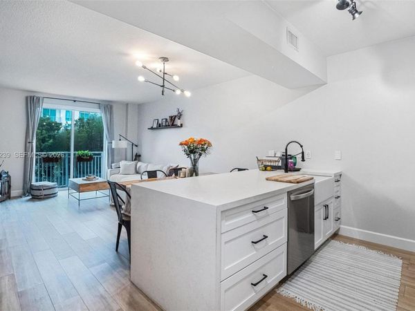 7290 SW 90th St , Unit 202, Miami, FL 33156