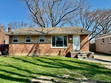 28930 Birchwood Street, Wayne, MI 48141