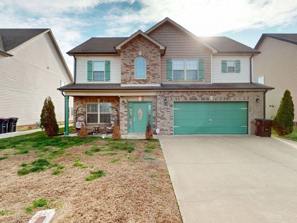 1020 Thrasher Dr, Clarksville, TN 37040