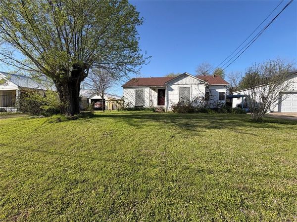2820 Vinnie Street , Greenville, TX 75401