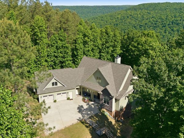 460 Cross Creek Dr, South Pittsburg, TN 37380