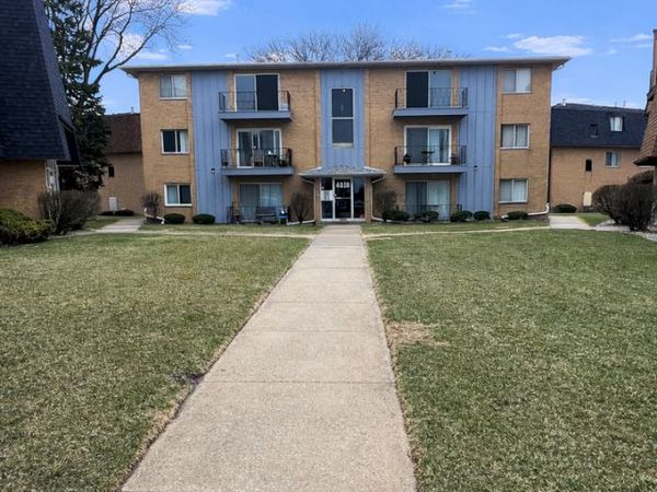 4819 W 109th Street, Unit 302, Oak Lawn, IL 60453