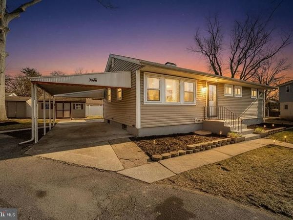 6 CIRCLE DRIVE, READING, PA 19606