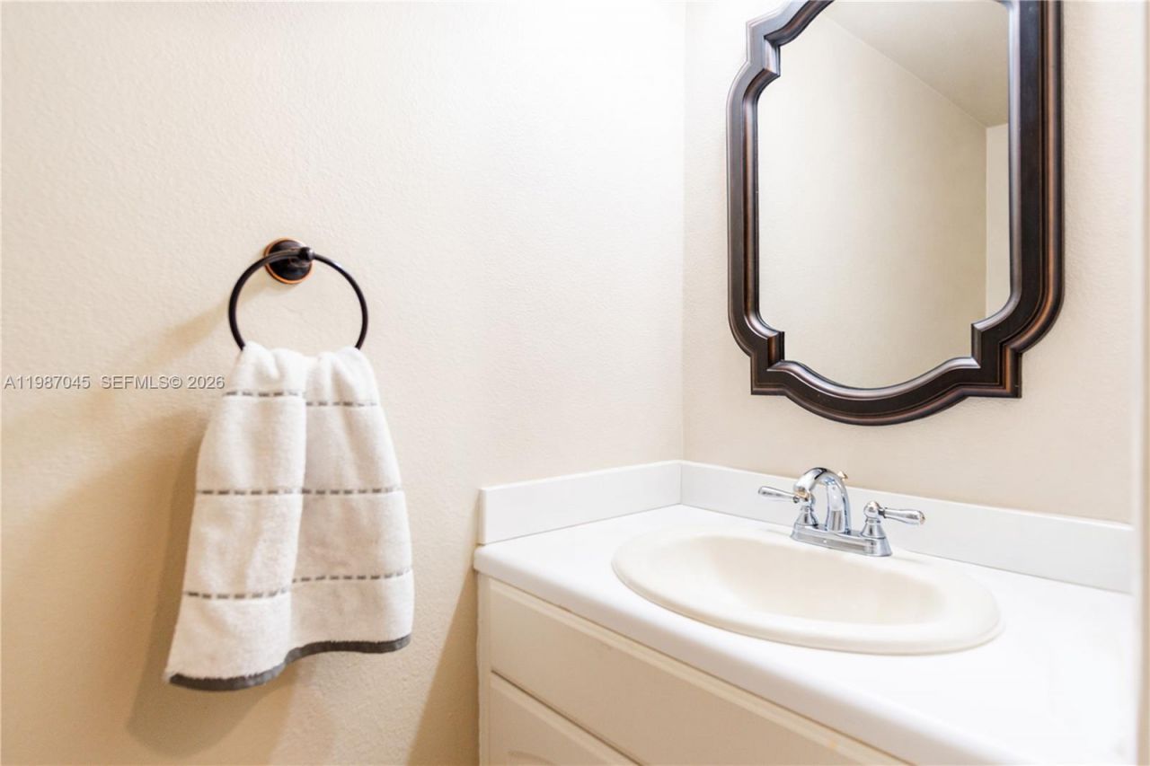 8980 Palm Tree Ln , Unit 8980, Pembroke Pines, FL 33024 Photo