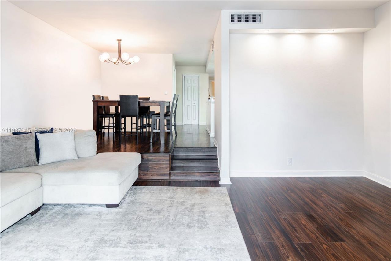 8980 Palm Tree Ln , Unit 8980, Pembroke Pines, FL 33024 Photo