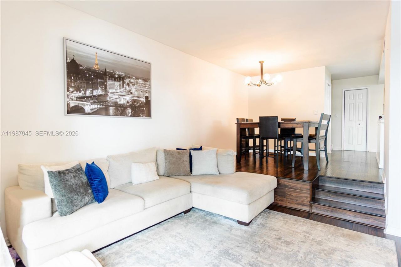 8980 Palm Tree Ln , Unit 8980, Pembroke Pines, FL 33024 Photo