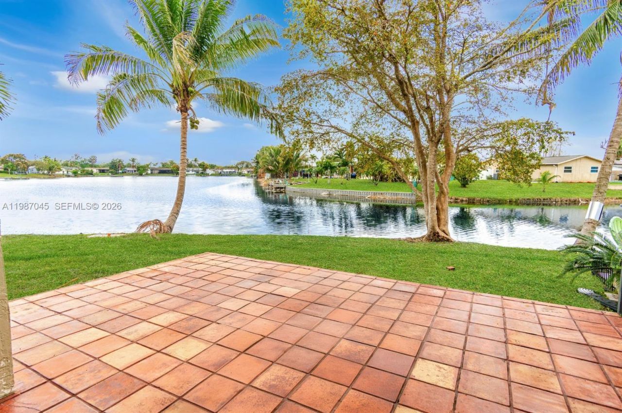 8980 Palm Tree Ln , Unit 8980, Pembroke Pines, FL 33024 Photo