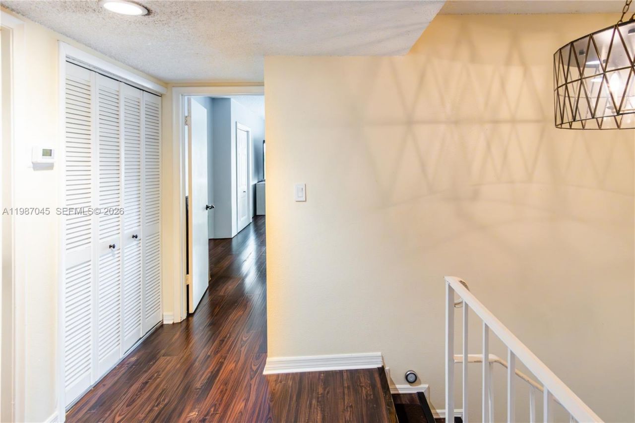 8980 Palm Tree Ln , Unit 8980, Pembroke Pines, FL 33024 Photo