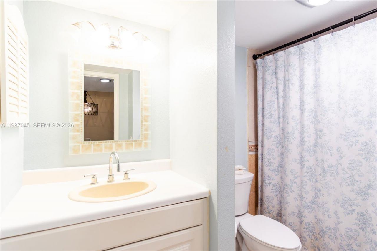 8980 Palm Tree Ln , Unit 8980, Pembroke Pines, FL 33024 Photo