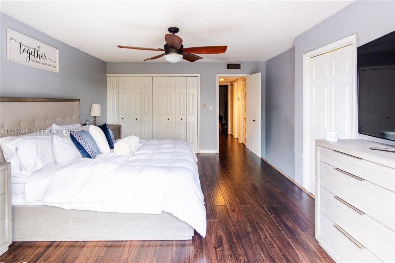 8980 Palm Tree Ln , Unit 8980, Pembroke Pines, FL 33024 Photo