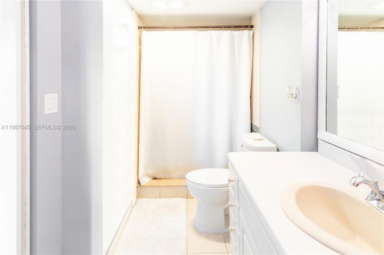 8980 Palm Tree Ln , Unit 8980, Pembroke Pines, FL 33024 Photo