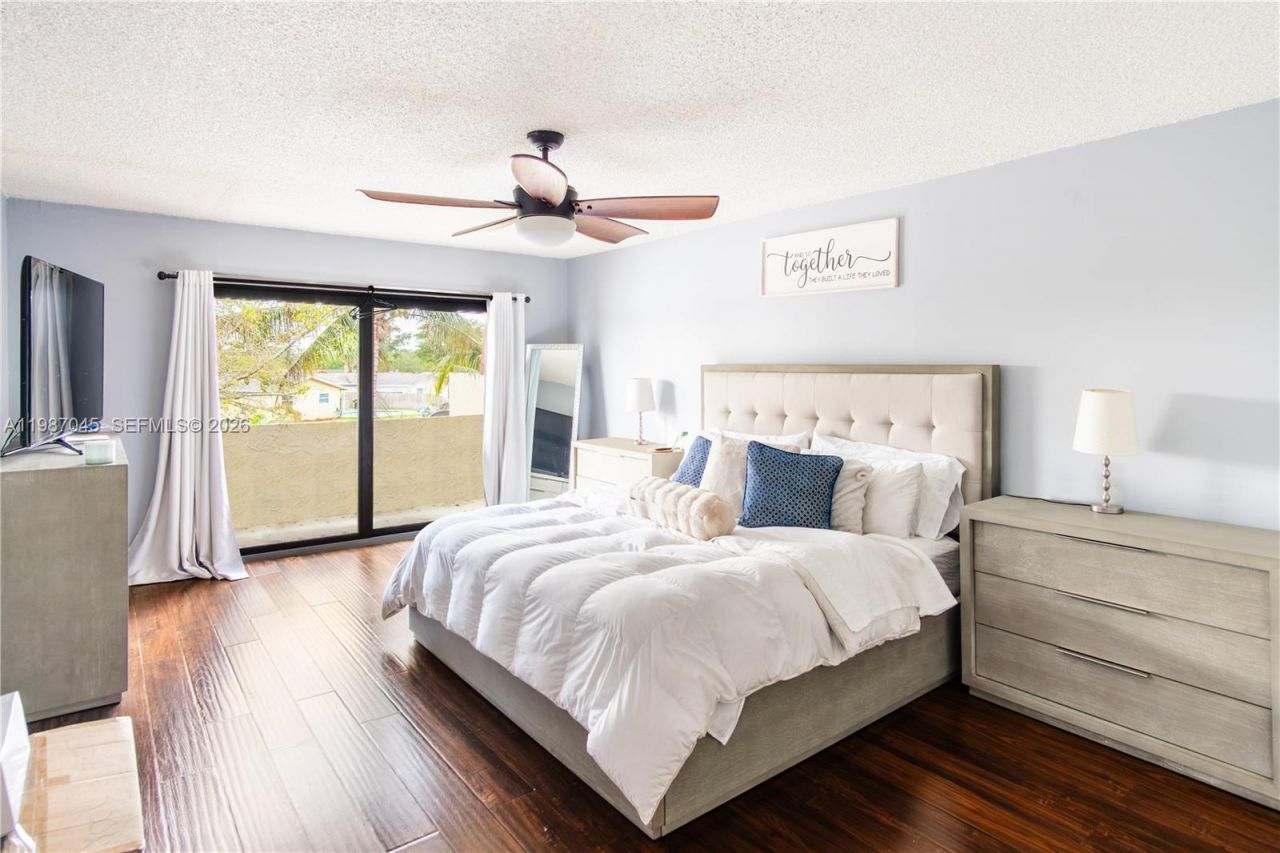 8980 Palm Tree Ln , Unit 8980, Pembroke Pines, FL 33024 Photo