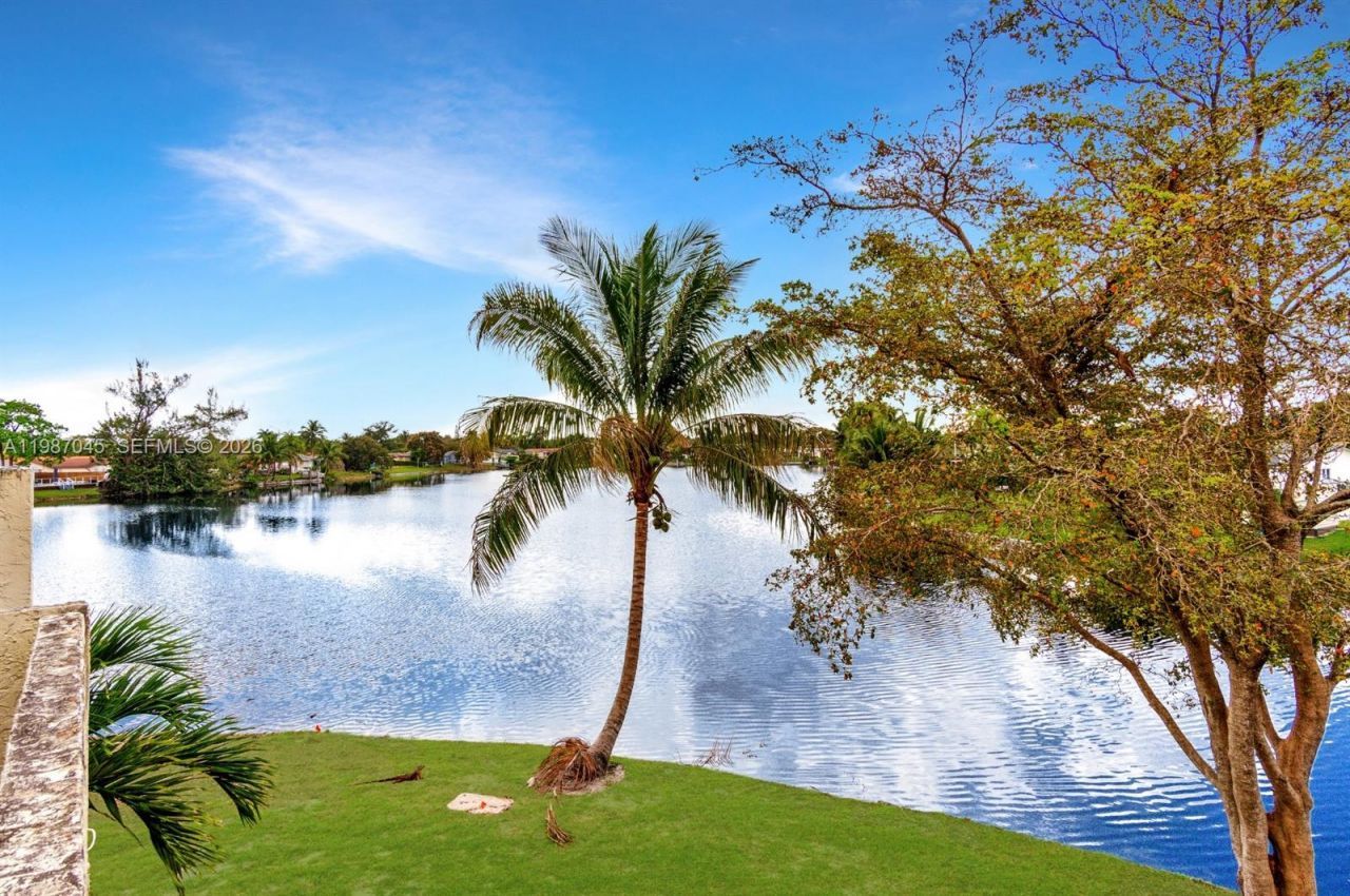 8980 Palm Tree Ln , Unit 8980, Pembroke Pines, FL 33024 Photo
