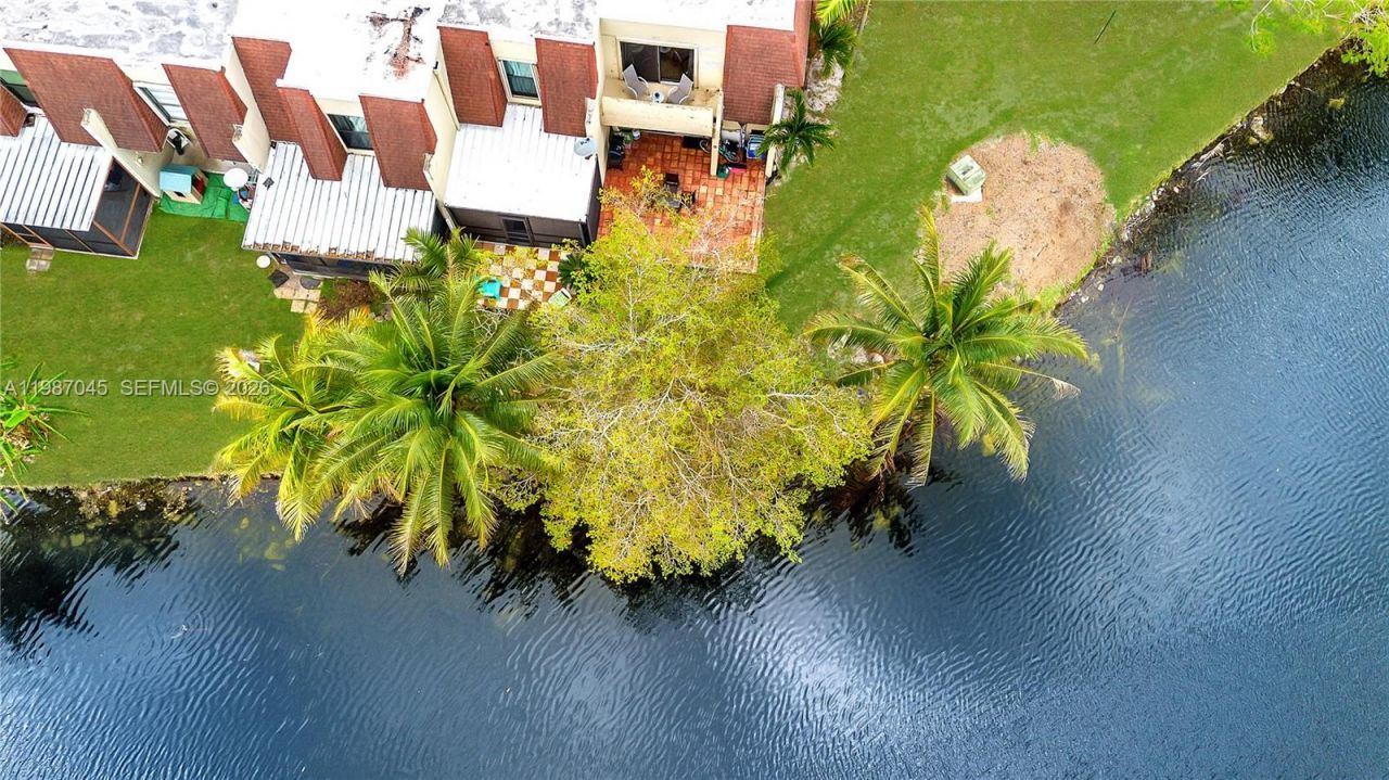 8980 Palm Tree Ln , Unit 8980, Pembroke Pines, FL 33024 Photo