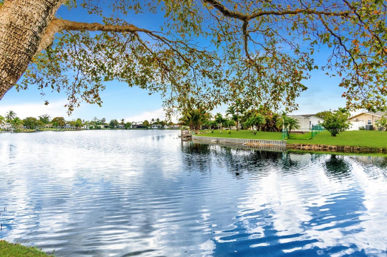 8980 Palm Tree Ln , Unit 8980, Pembroke Pines, FL 33024 Photo