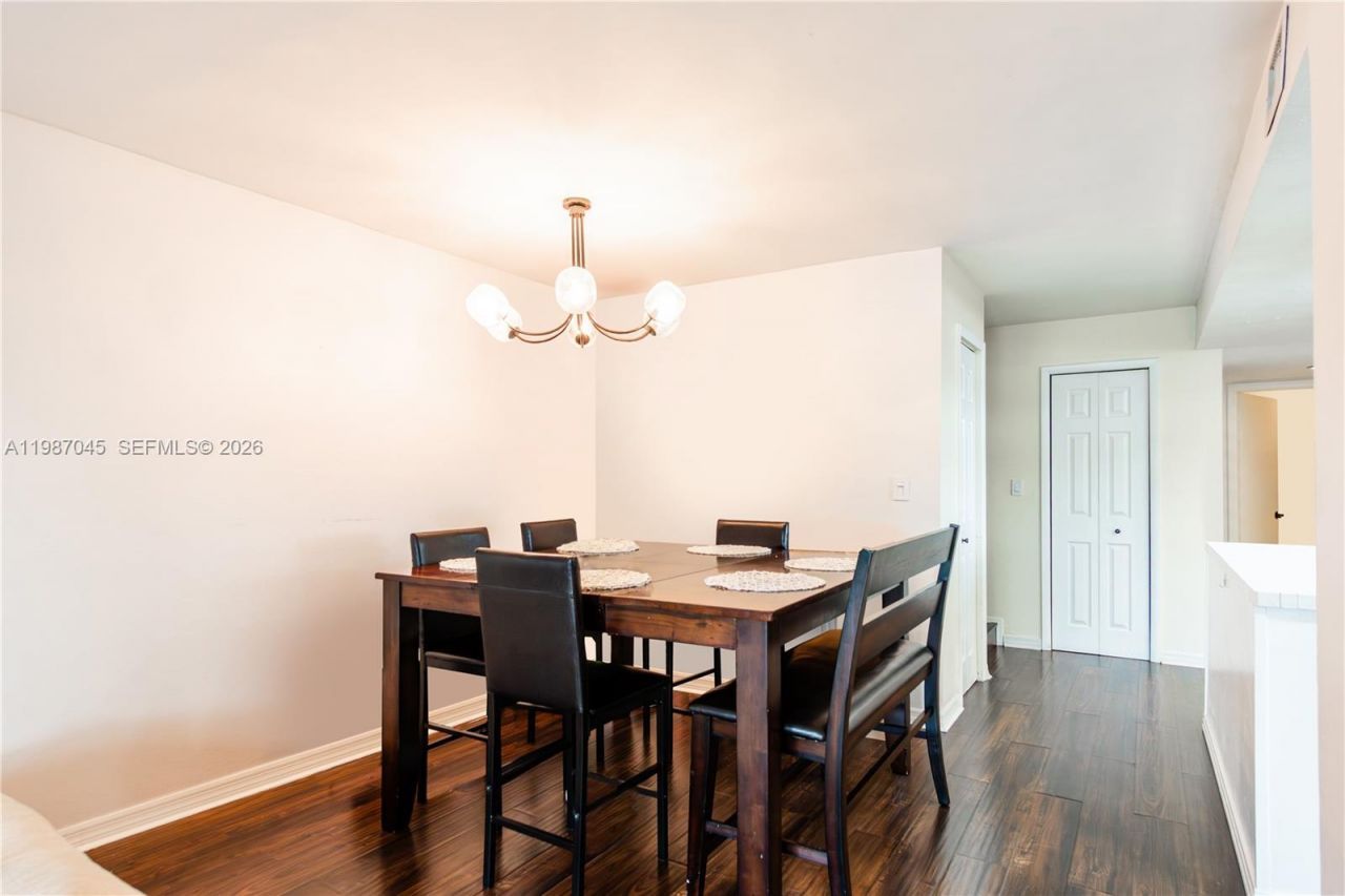 8980 Palm Tree Ln , Unit 8980, Pembroke Pines, FL 33024 Photo