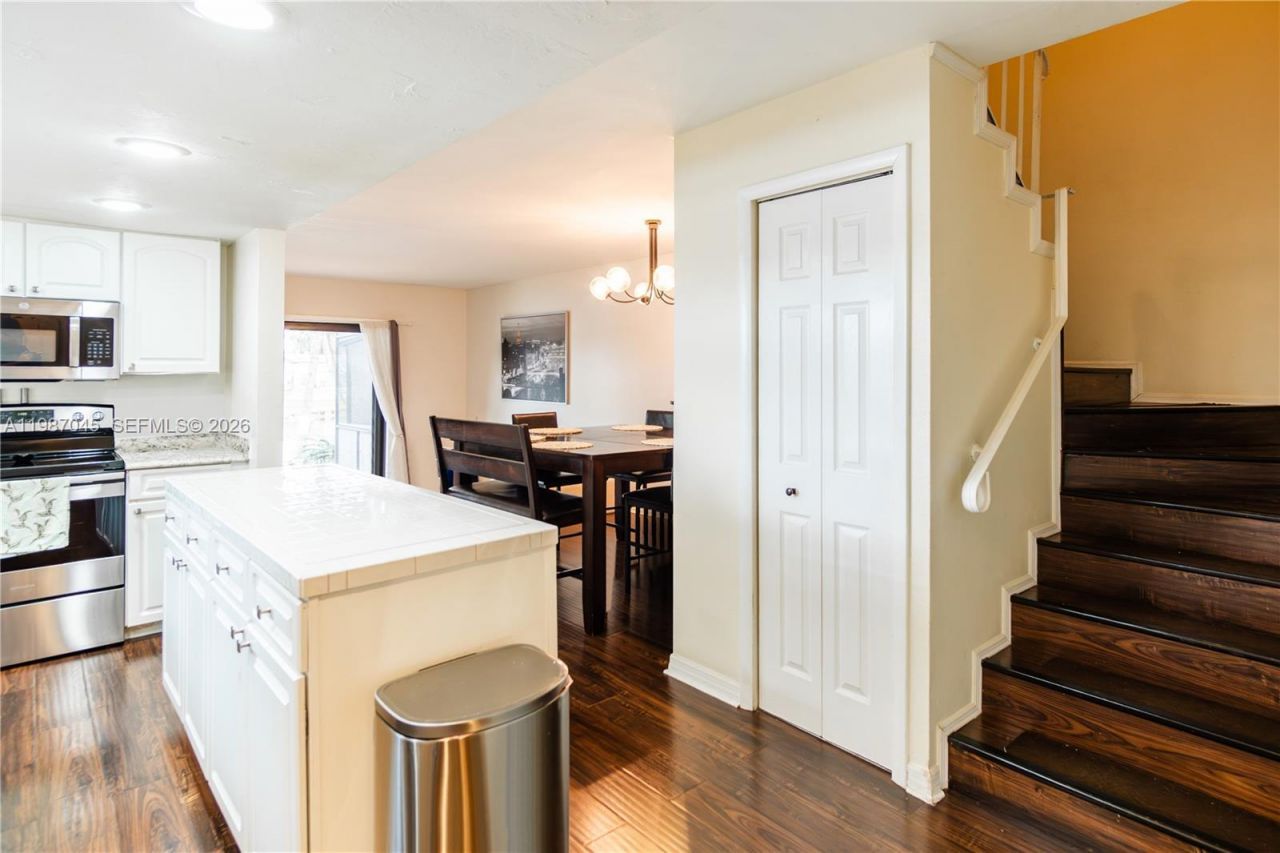 8980 Palm Tree Ln , Unit 8980, Pembroke Pines, FL 33024 Photo