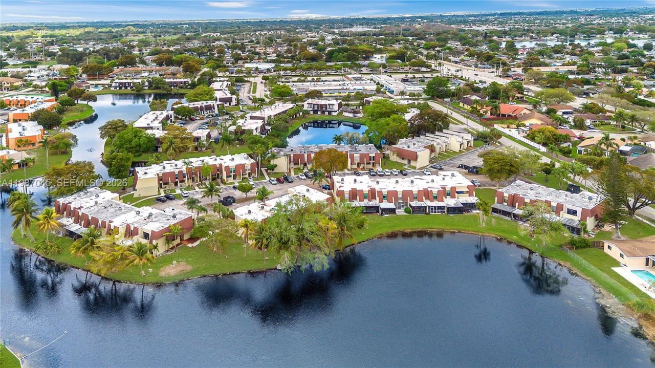 8980 Palm Tree Ln , Unit 8980, Pembroke Pines, FL 33024 Photo