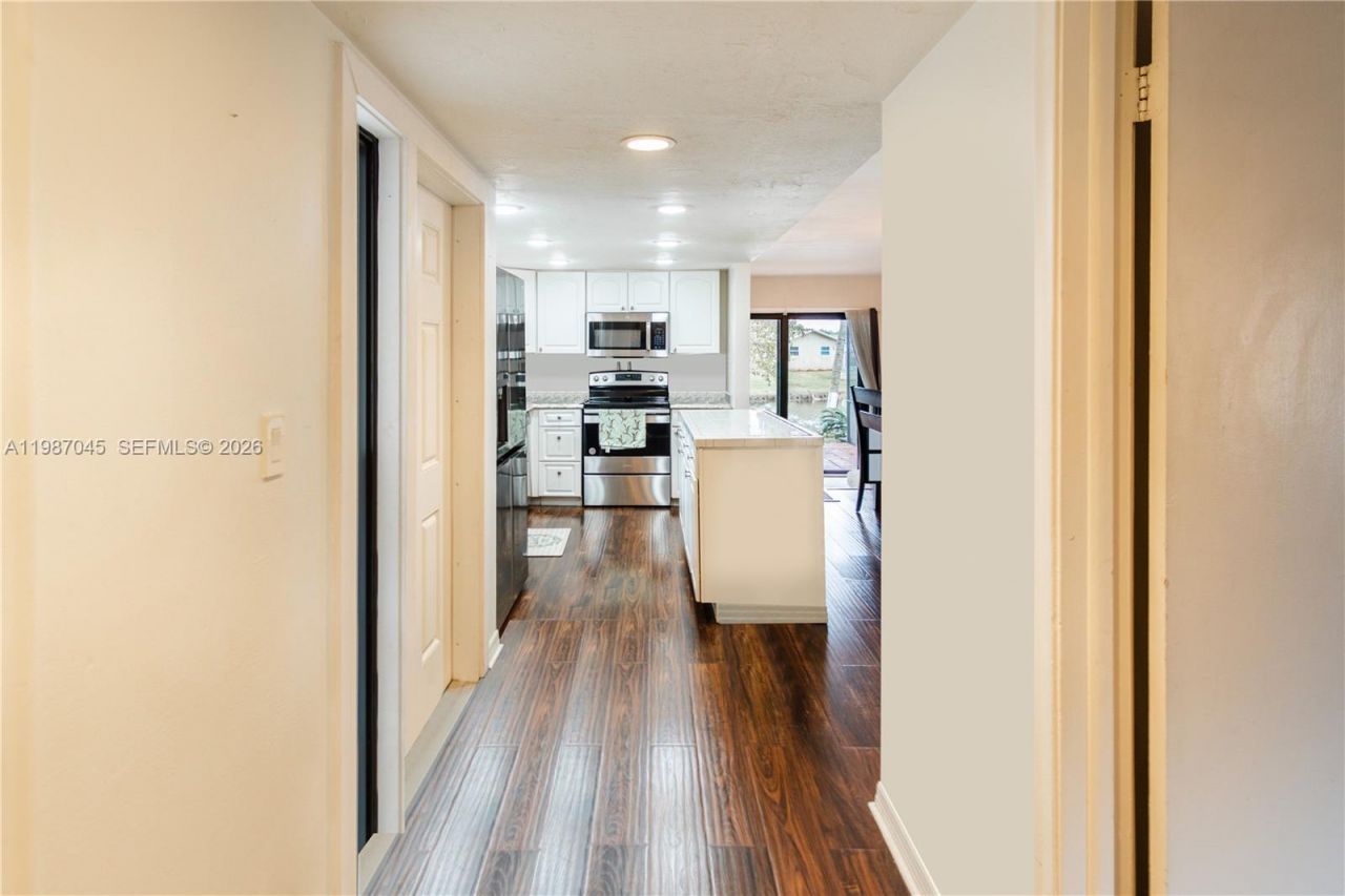 8980 Palm Tree Ln , Unit 8980, Pembroke Pines, FL 33024 Photo