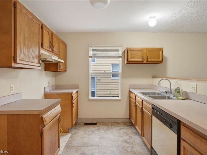 3381 E 135th Street , Cleveland, OH 44120 Photo 5