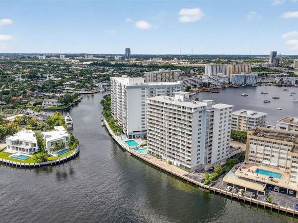 121 Golden Isles Dr, Unit 205, Hallandale Beach, FL 33009
