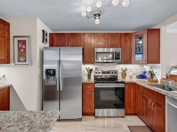 121 Golden Isles Dr, Unit 205, Hallandale Beach, FL 33009
