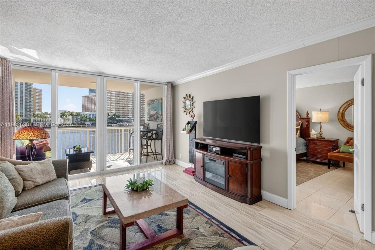 121 Golden Isles Dr, Unit 205, Hallandale Beach, FL 33009 Photo