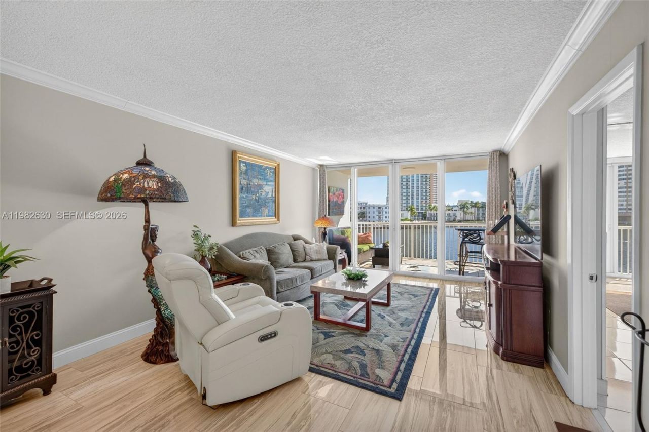 121 Golden Isles Dr, Unit 205, Hallandale Beach, FL 33009 Photo