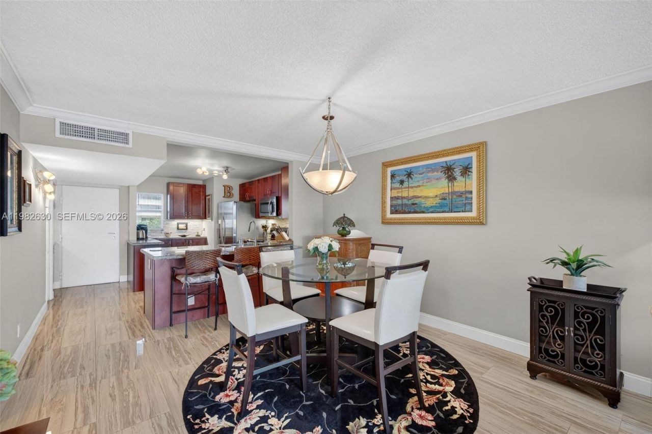 121 Golden Isles Dr , Unit 205, Hallandale Beach, FL 33009 Photo