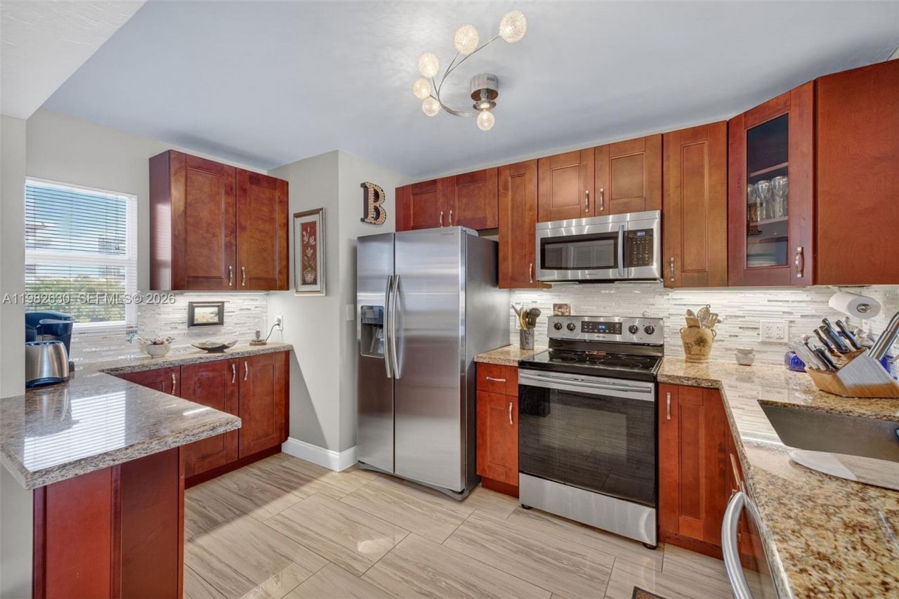 121 Golden Isles Dr , Unit 205, Hallandale Beach, FL 33009 Photo