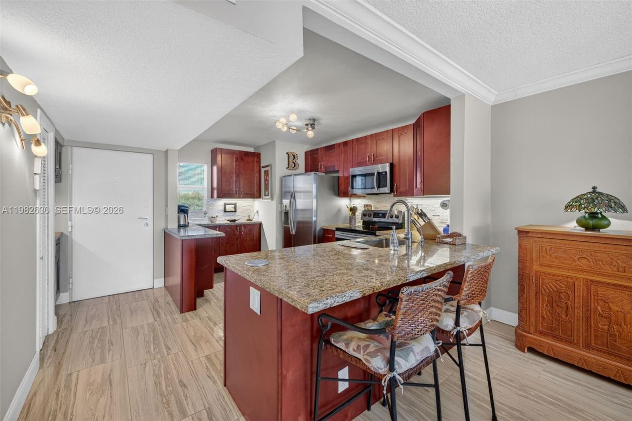 121 Golden Isles Dr, Unit 205, Hallandale Beach, FL 33009 Photo