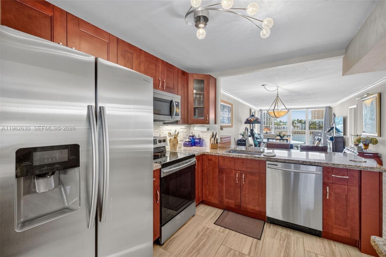 121 Golden Isles Dr , Unit 205, Hallandale Beach, FL 33009 Photo