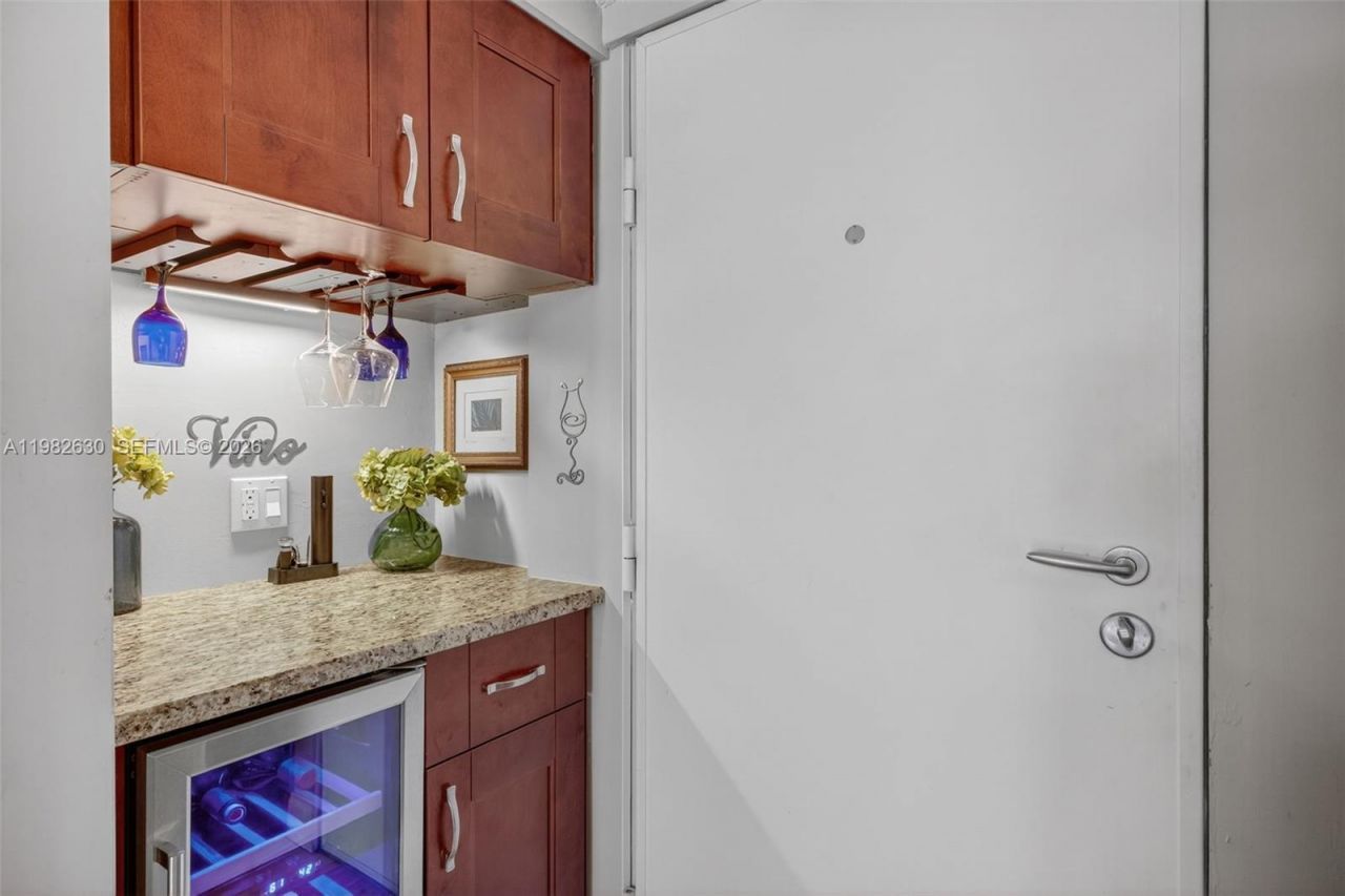 121 Golden Isles Dr , Unit 205, Hallandale Beach, FL 33009 Photo