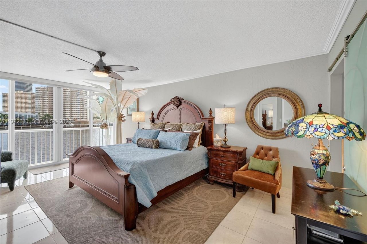 121 Golden Isles Dr, Unit 205, Hallandale Beach, FL 33009 Photo