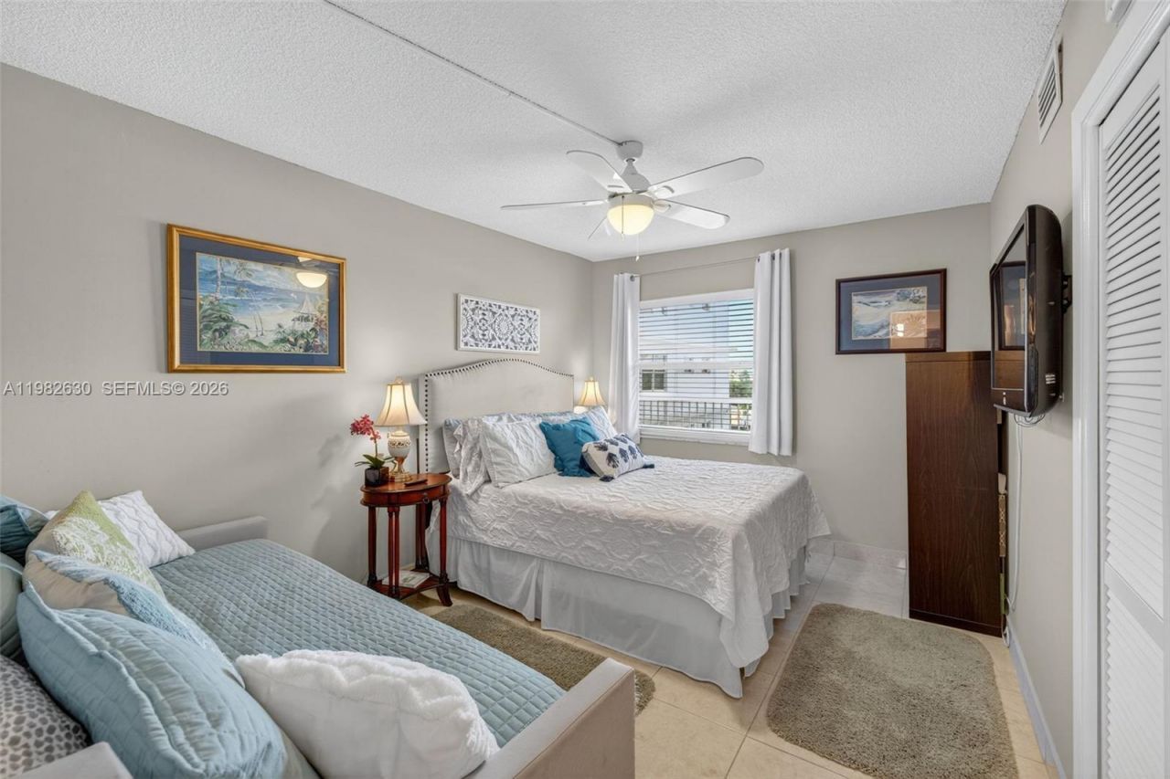 121 Golden Isles Dr, Unit 205, Hallandale Beach, FL 33009 Photo