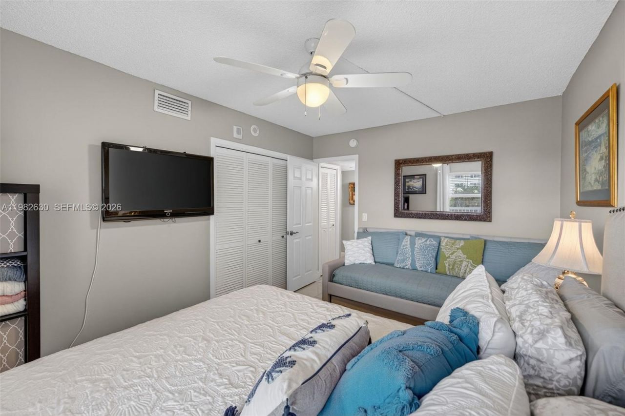 121 Golden Isles Dr , Unit 205, Hallandale Beach, FL 33009 Photo