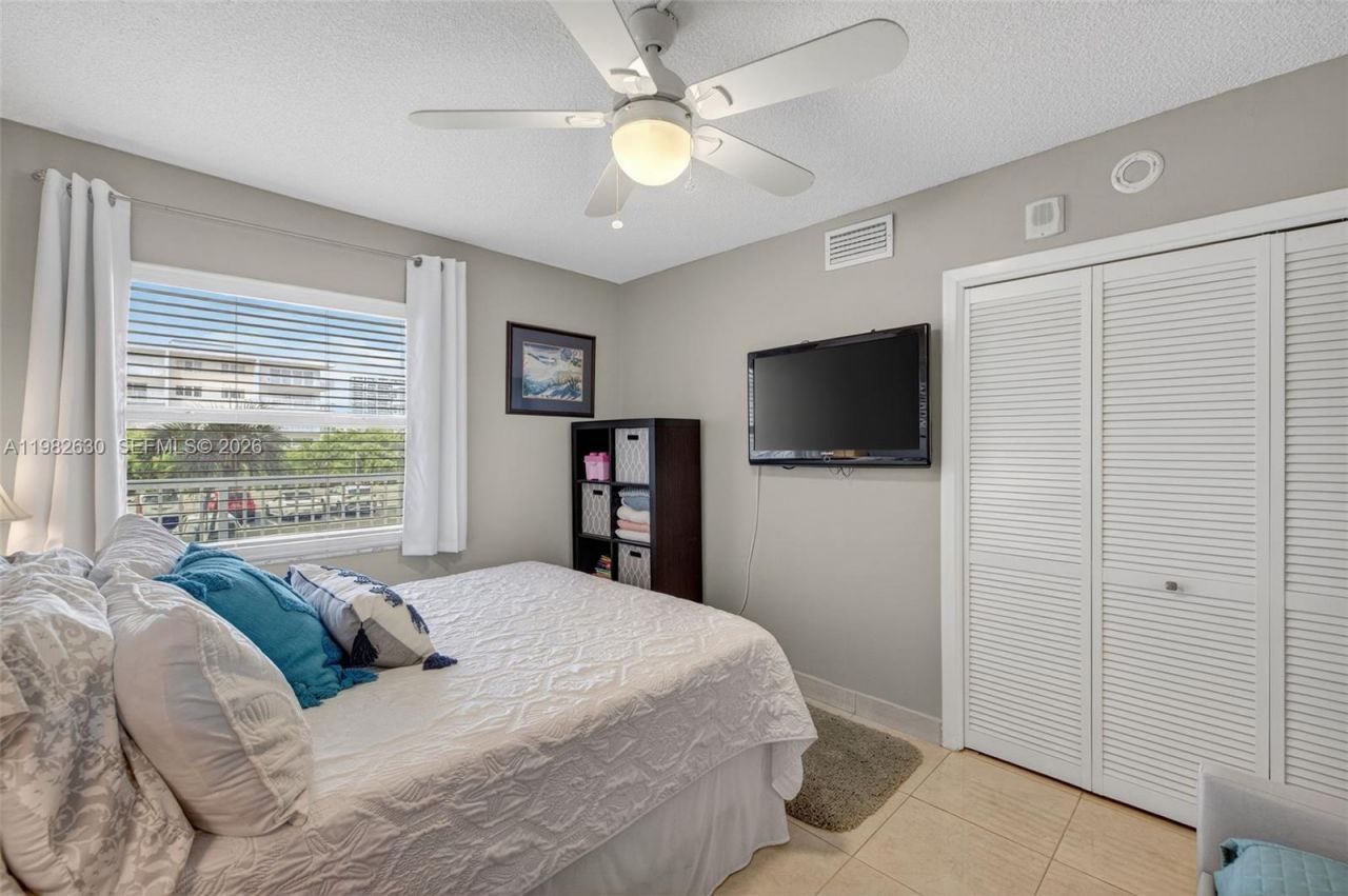 121 Golden Isles Dr, Unit 205, Hallandale Beach, FL 33009 Photo