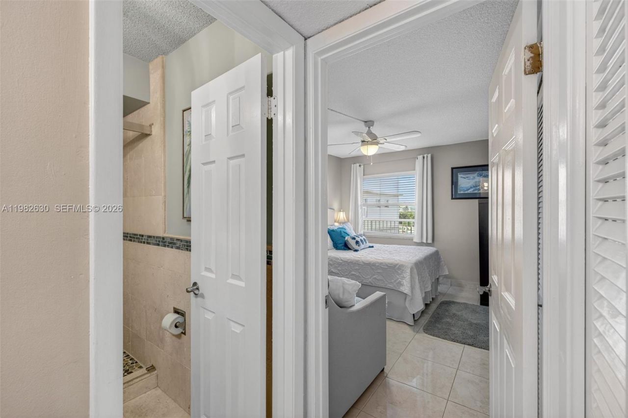 121 Golden Isles Dr , Unit 205, Hallandale Beach, FL 33009 Photo