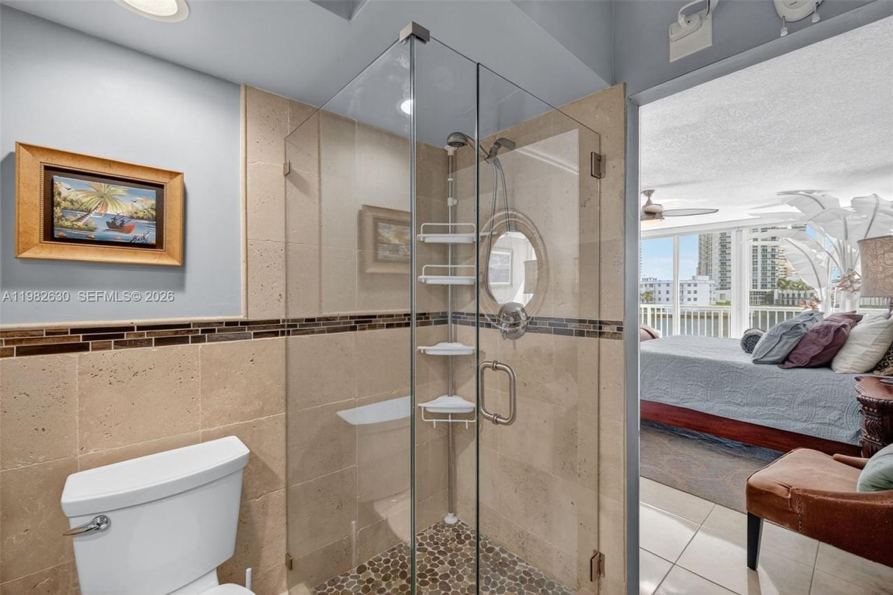 121 Golden Isles Dr, Unit 205, Hallandale Beach, FL 33009 Photo