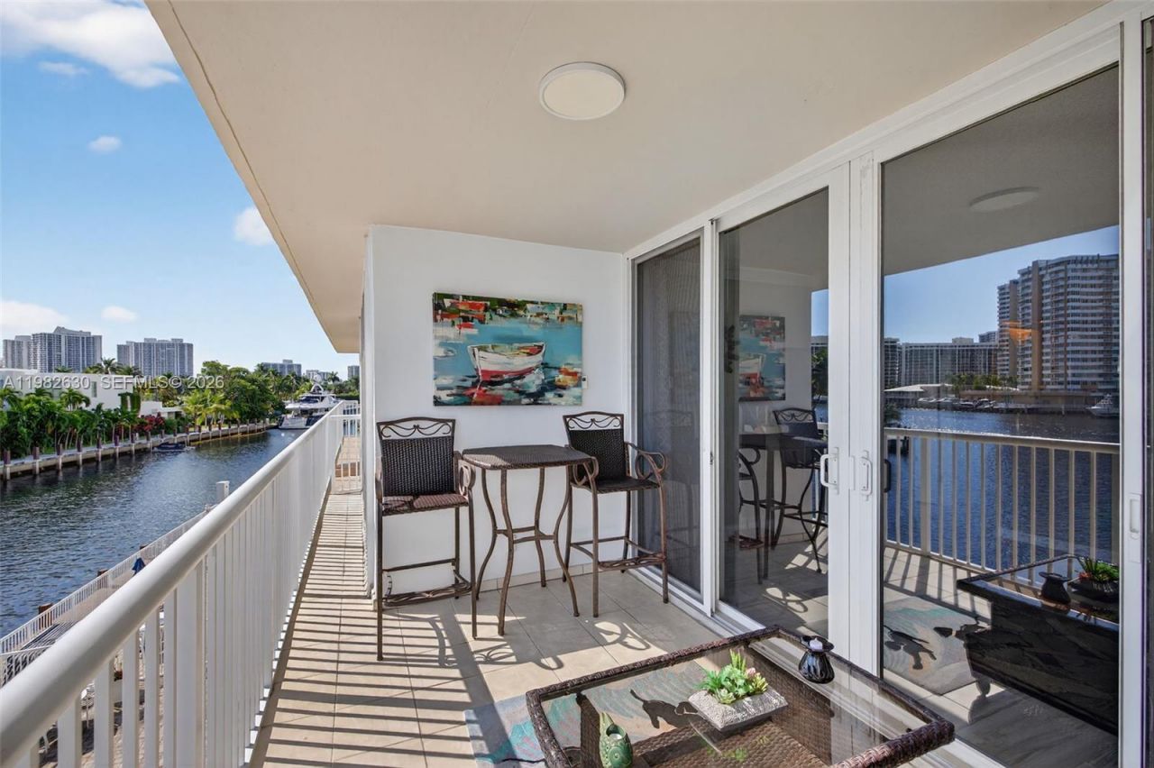 121 Golden Isles Dr , Unit 205, Hallandale Beach, FL 33009 Photo