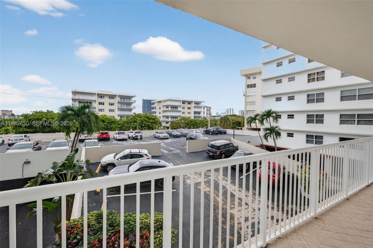 121 Golden Isles Dr, Unit 205, Hallandale Beach, FL 33009 Photo