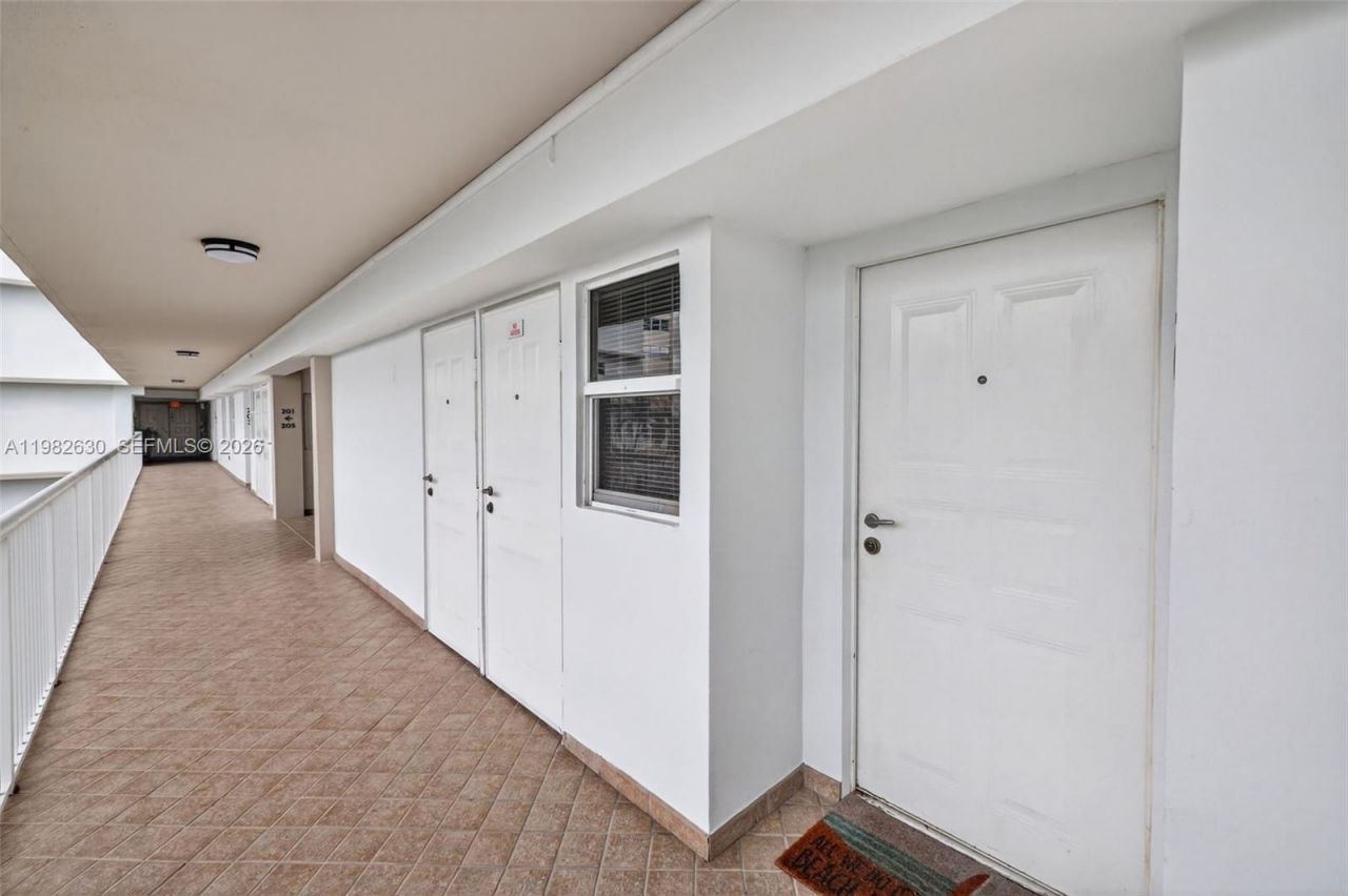 121 Golden Isles Dr , Unit 205, Hallandale Beach, FL 33009 Photo