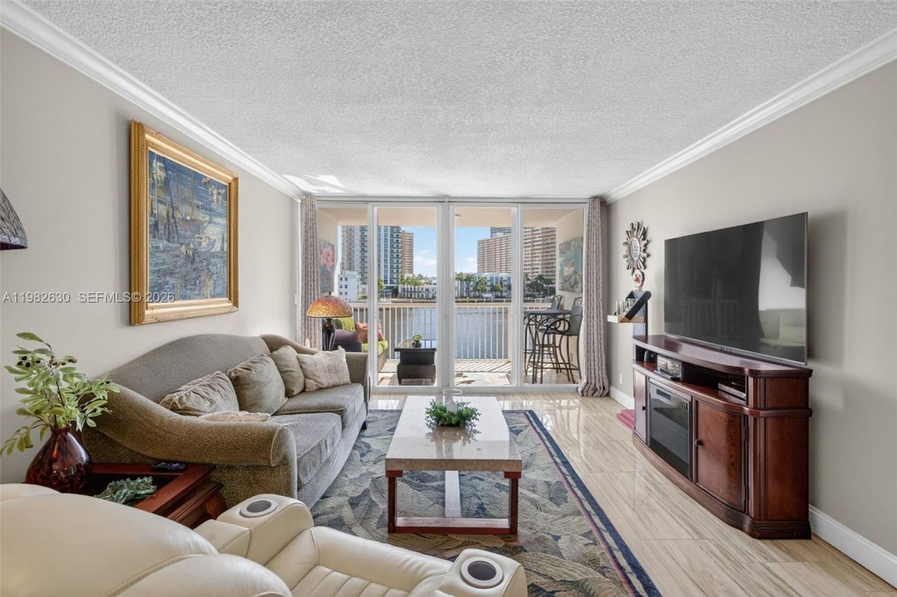 121 Golden Isles Dr, Unit 205, Hallandale Beach, FL 33009 Photo