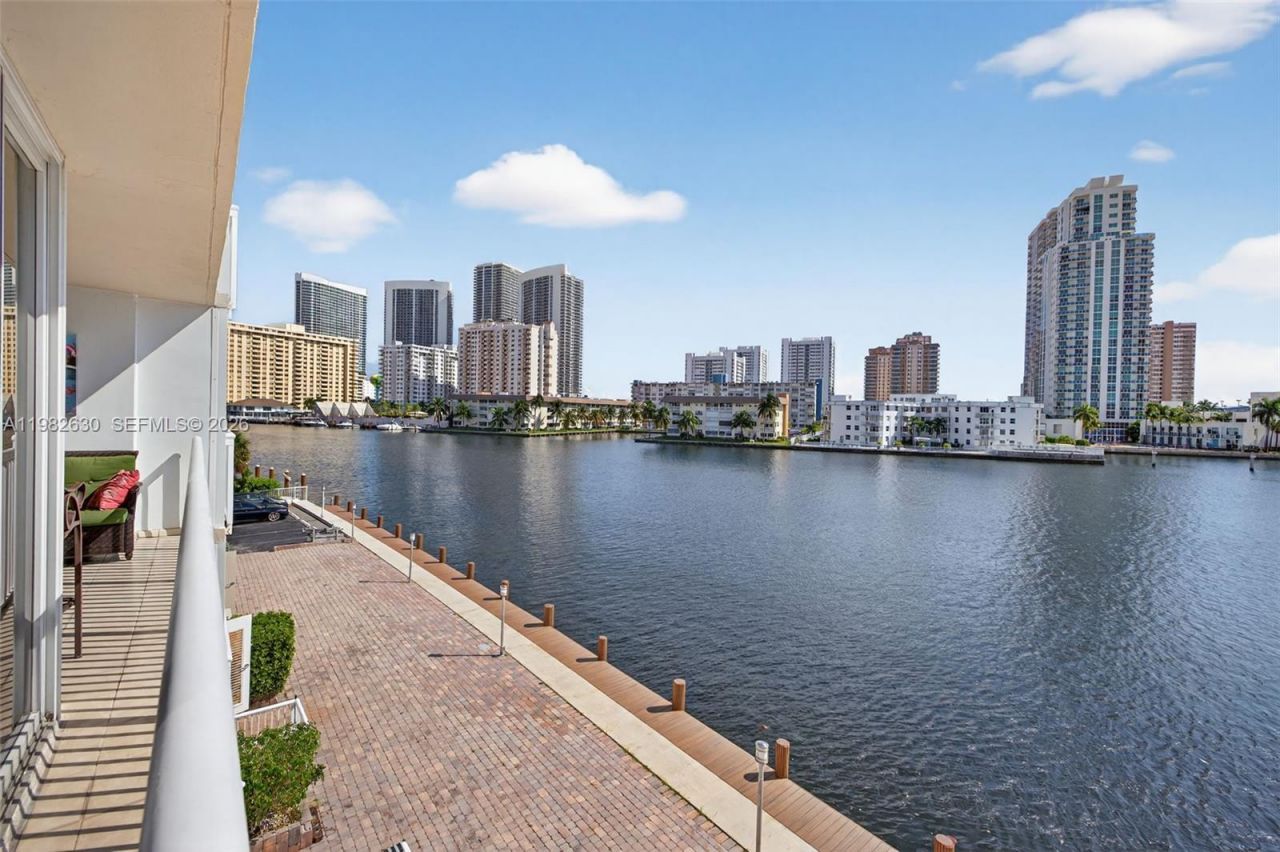 121 Golden Isles Dr, Unit 205, Hallandale Beach, FL 33009 Photo