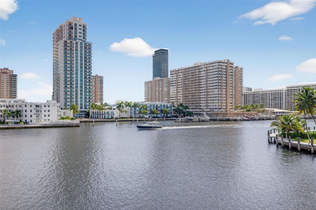 121 Golden Isles Dr, Unit 205, Hallandale Beach, FL 33009 Photo